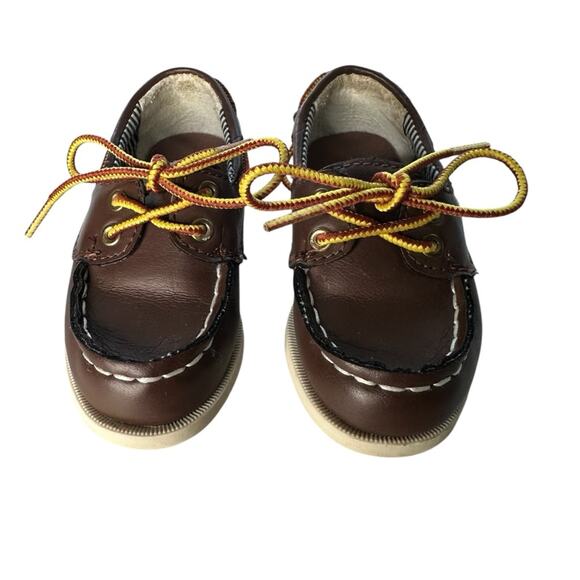 Oshkosh B'Gosh Alex Brown Boat Shoes 6 - Picture 1 of 9